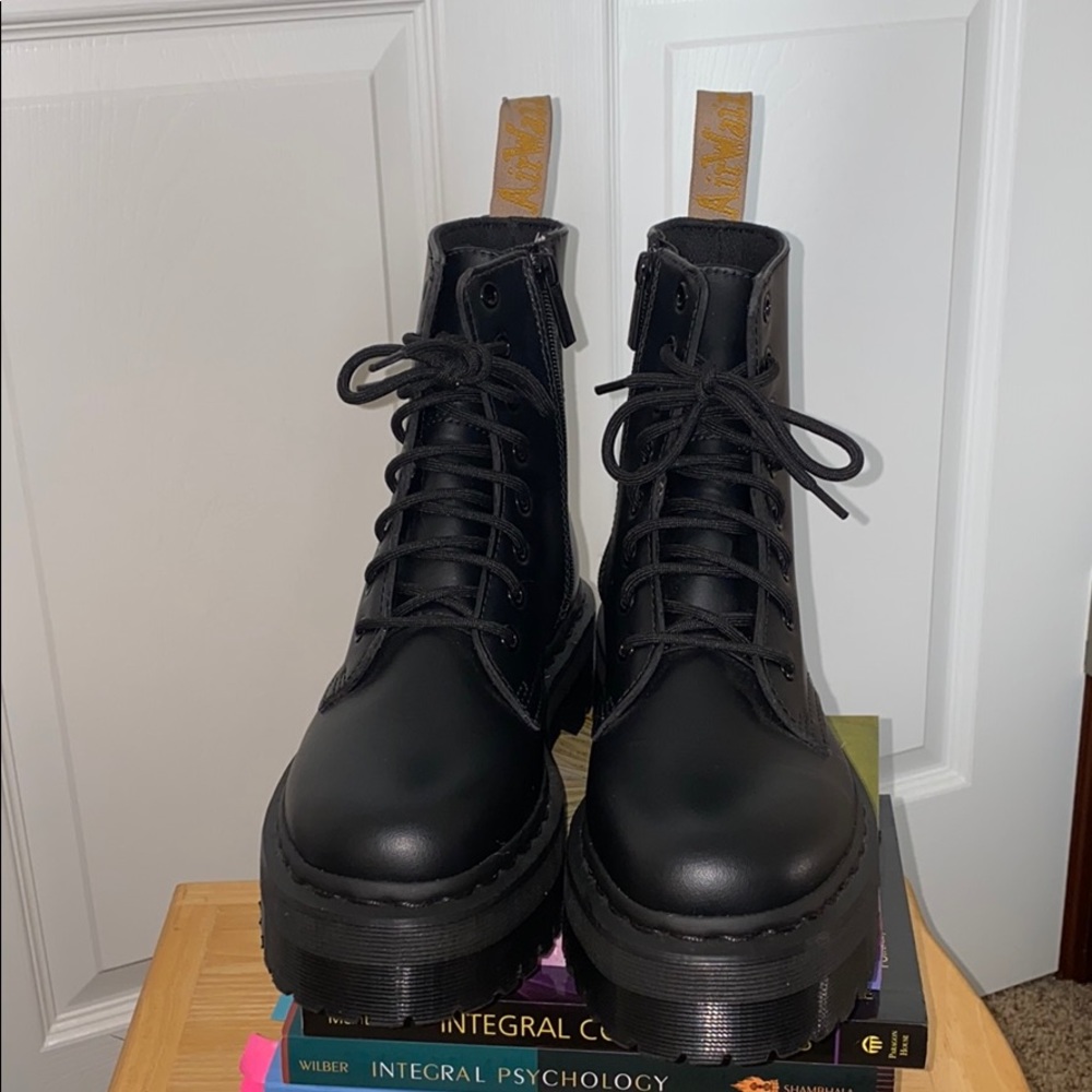 Doc Martens - Vegan Jadon II Mono Platform boots